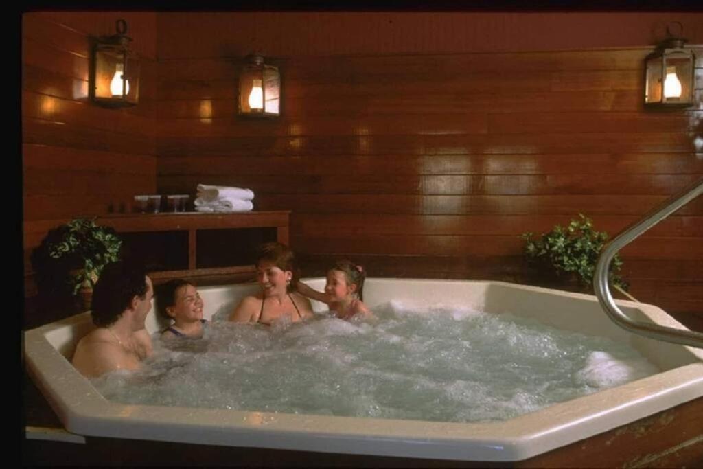 Ski On Off 1Br Suite 1St Flr Sleeps 4 Jiminy Peak แฮนค็อค ภายนอก รูปภาพ